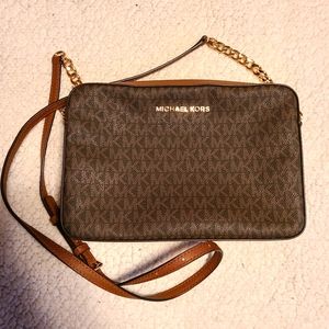 MICHEAL Kors crossbody purse
